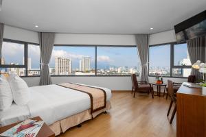 Ένα ή περισσότερα κρεβάτια σε δωμάτιο στο Val Soleil Hotel