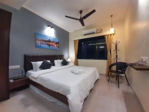 Postel nebo postele na pokoji v ubytování Luna Villa by Angel Stay - Three Bedroom Villa in Lonavala