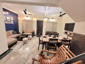 Posezení v ubytování Luna Villa by Angel Stay - Three Bedroom Villa in Lonavala