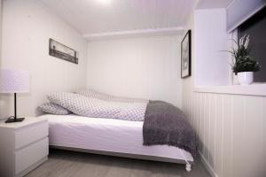 En eller flere senger på et rom på Koselig ny leilighet med 2 soverom