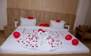 Un pat sau paturi într-o cameră la Stay Inn Hotel and Apartment Pokhara