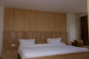 Un pat sau paturi într-o cameră la Stay Inn Hotel and Apartment Pokhara