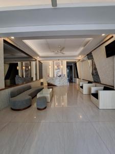a large living room with couches and a couch at Hotel Sampurna Cirebon in Cirebon