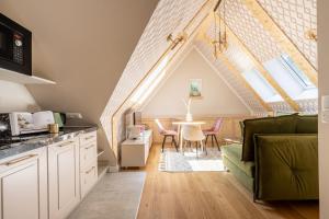 Kuchyňa alebo kuchynka v ubytovaní Villa Monte w Centrum przy Krupówkach APARTZAKOP + 18 fotografií