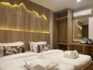 Un pat sau paturi într-o cameră la Stay Inn Hotel and Apartment Pokhara