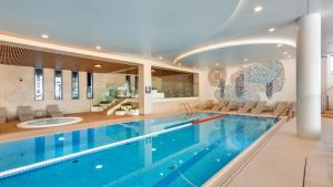 Bazén v ubytovaní Apartamenty Sun & Snow Polanki Aqua z basenem alebo v jeho blízkosti