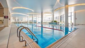 Bazén v ubytovaní Apartamenty Sun & Snow Polanki Aqua z basenem alebo v jeho blízkosti