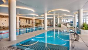 Bazén v ubytovaní Apartamenty Sun & Snow Polanki Aqua z basenem alebo v jeho blízkosti