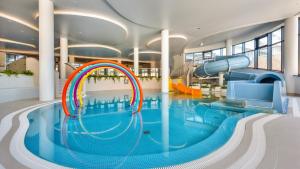 Bazén v ubytovaní Apartamenty Sun & Snow Polanki Aqua z basenem alebo v jeho blízkosti