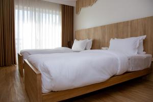 Un pat sau paturi într-o cameră la Stay Inn Hotel and Apartment Pokhara