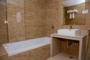 O baie la Stay Inn Hotel and Apartment Pokhara