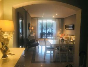 Część wypoczynkowa w obiekcie Marbella, Los Arqueros Golf & Country Club, Sleeps 7 plus 1 child