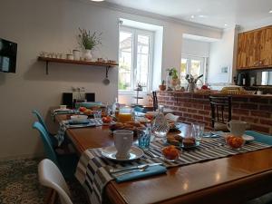 Jedlo v ubytovaní bed & breakfast alebo blízkom okolí