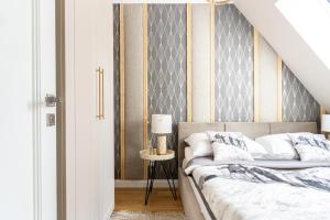 Posteľ alebo postele v izbe v ubytovaní Villa Monte w Centrum przy Krupówkach APARTZAKOP