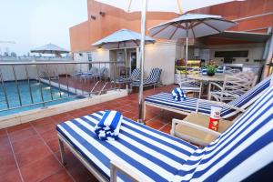 Piscina a Al Hamra Hotel o a prop