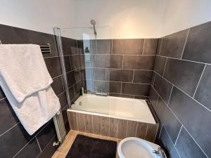 Łazienka w obiekcie Cozy studio apartment in Cannes - AC-Self check-in