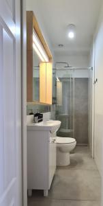 Planet Hostel tesisinde bir banyo