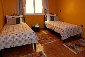 Postel nebo postele na pokoji v ubytování Riad Parfums de OUARZAZATE