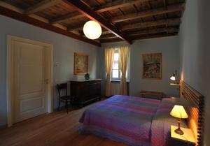a bedroom with a bed and a desk in it at Bed and Breakfast Locanda Lugagnano in Cassinetta di Lugagnano