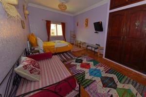 Postel nebo postele na pokoji v ubytování Riad Parfums de OUARZAZATE