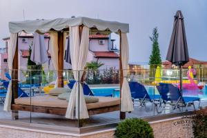 Bazén v ubytování Cristiani Hotel Sozopol nebo v jeho okolí