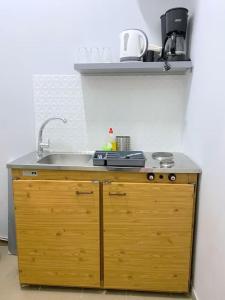 Una cocina o cocineta en Apt w/ View of OlympusZeusTemple/4BEDR-3BATH-2KITC