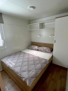 Posteľ alebo postele v izbe v ubytovaní ZEN MURTER Mobil home