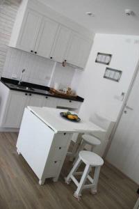 Kitchen o kitchenette sa Summer Hua Hin By Sirirat