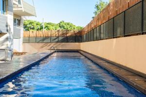 Bazén v ubytování Lodging Apartments Forum Llull nebo v jeho okolí