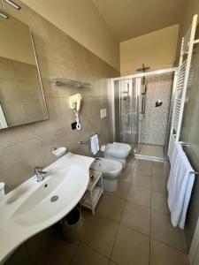 Koupelna v ubytování Hotel La Pace