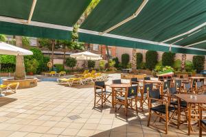 Restaurace v ubytování Hotel Guitart Rosa - Adults Only