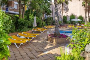Bazén v ubytování Hotel Guitart Rosa - Adults Only nebo v jeho okolí