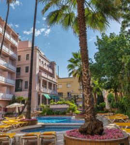 Bazén v ubytování Hotel Guitart Rosa - Adults Only nebo v jeho okolí
