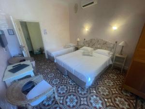Postel nebo postele na pokoji v ubytování Hotel Villa Provencale