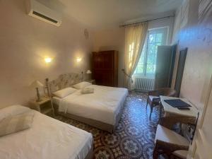 Postel nebo postele na pokoji v ubytování Hotel Villa Provencale