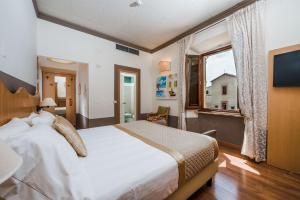 Ένα ή περισσότερα κρεβάτια σε δωμάτιο στο Albergo Le Terme