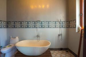 Phòng tắm tại Flora Villa Hoi an