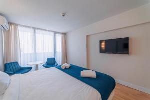 Gulta vai gultas numurā naktsmītnē Sea Line Aparthotel & Batumi Beach Resort