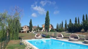 Bazén v ubytovaní I Salici Agriturismo alebo v jeho blízkosti