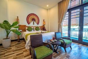 Zona d'estar a Nipa Riverside Villa By The Little Hoi An