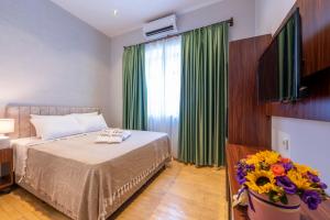A bed or beds in a room at Casa Maria Hotel