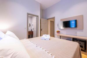 A bed or beds in a room at Casa Maria Hotel