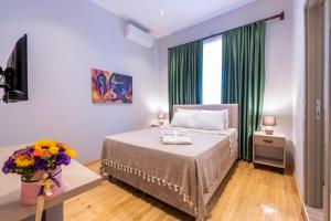 A bed or beds in a room at Casa Maria Hotel