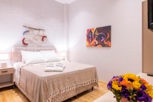 A bed or beds in a room at Casa Maria Hotel