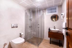 A bathroom at Casa Maria Hotel