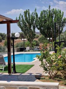 Bazén v ubytování SUNNY CAPTAINS HOUSE with a pool nebo v jeho okolí + 7 fotografií