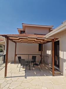 Foto sihtkohas Pendakomo asuva majutusasutuse SUNNY CAPTAINS HOUSE with a pool galeriist