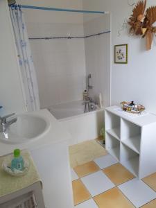 Ένα μπάνιο στο Brigitte +8 φωτογραφίες