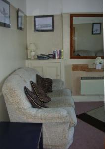 A seating area at Seacroft Holiday Home 