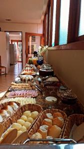a buffet line with many different types of food at Pousada Condado Brasileiro in Campos do Jordão